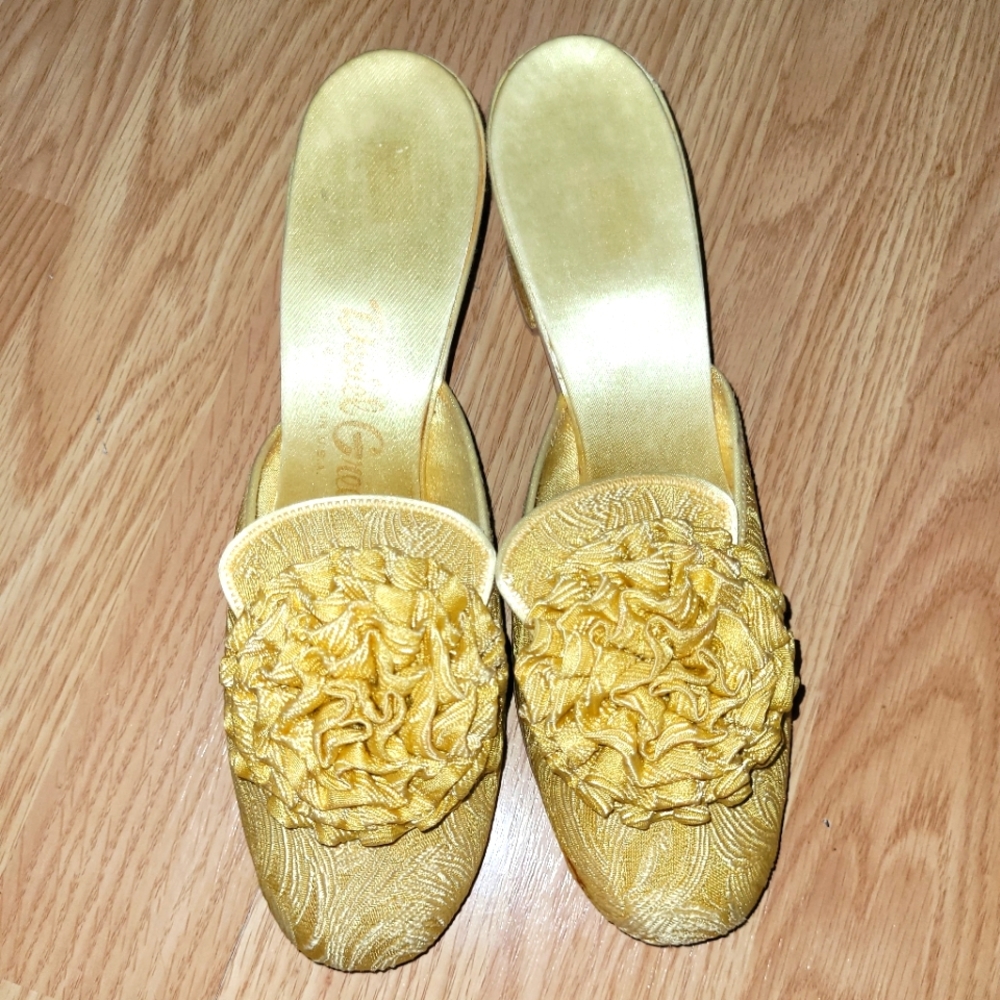 Vintage Daniel Green Satin/Silk Gold/Yellow Brocade Bedroom Slippers/Pumps